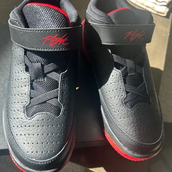 Jordan Max Aura 5 PS Kids Basketball Shoes Black/Red - Picture 11 of 13